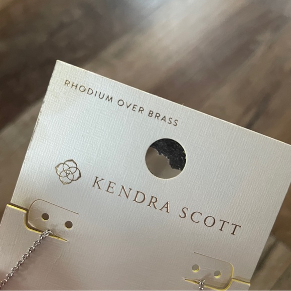 Kendra Scott travel jewelry case plus 2 necklaces - Picture 4 of 7